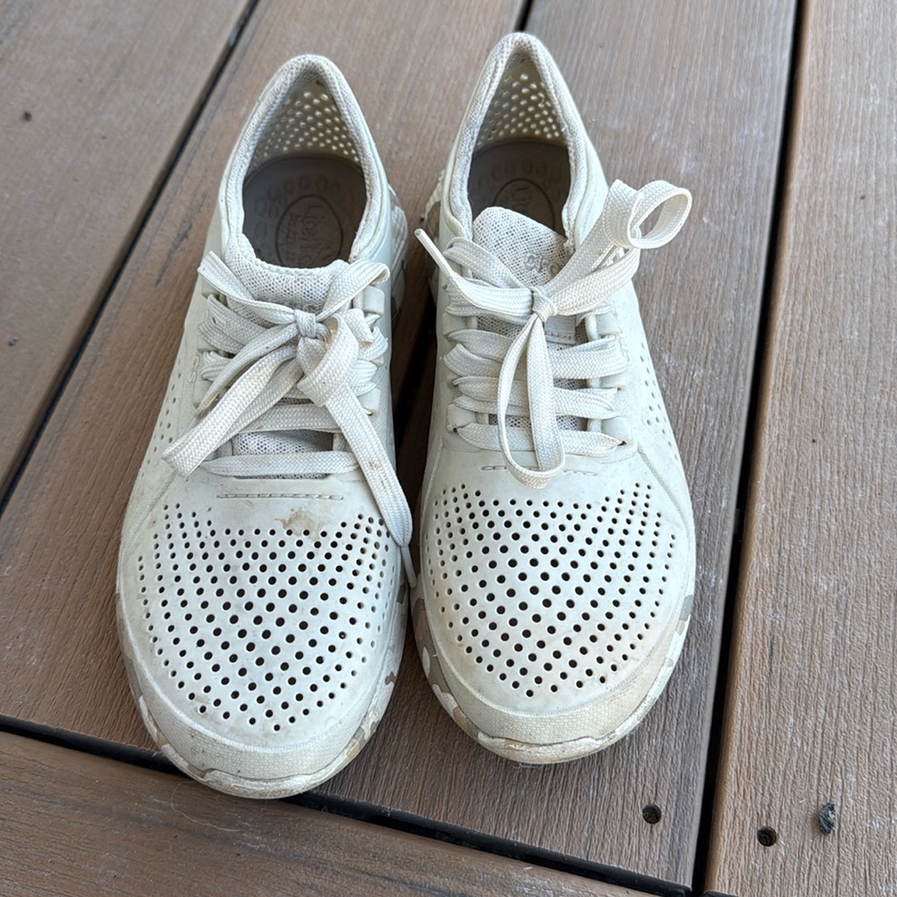 Crocs sneakers tan women’s 9
